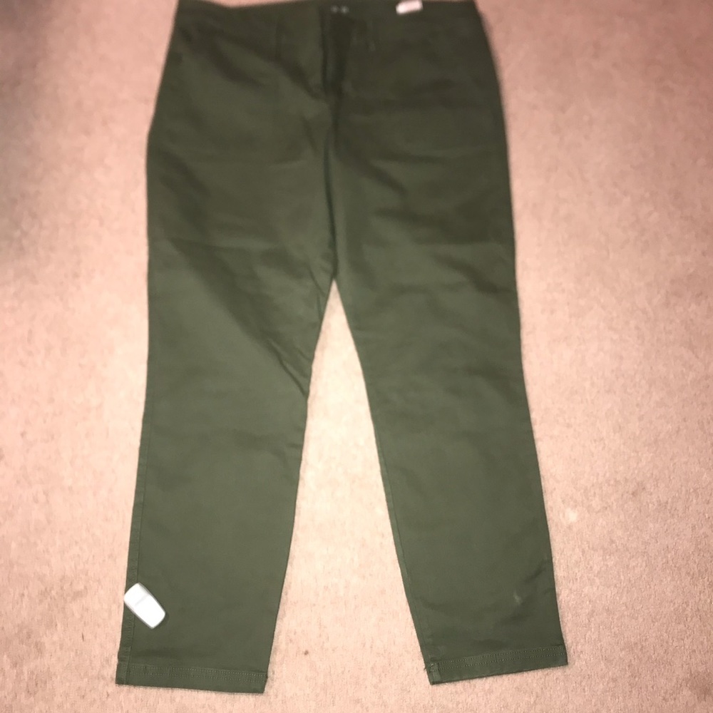 Woman Capris - Picture 3 of 4